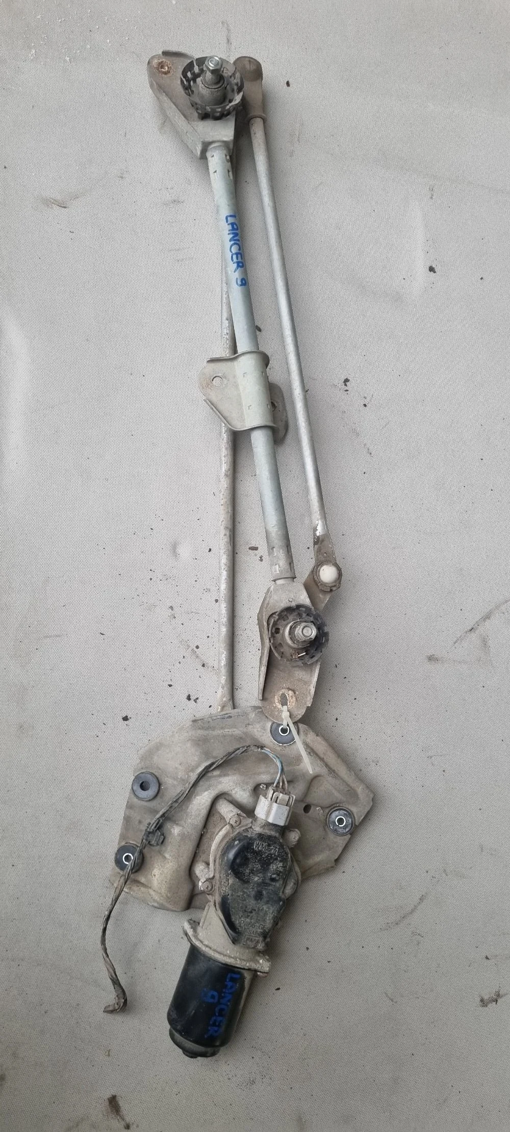 Трапеция стеклоочистителей для Mitsubishi Lancer 9