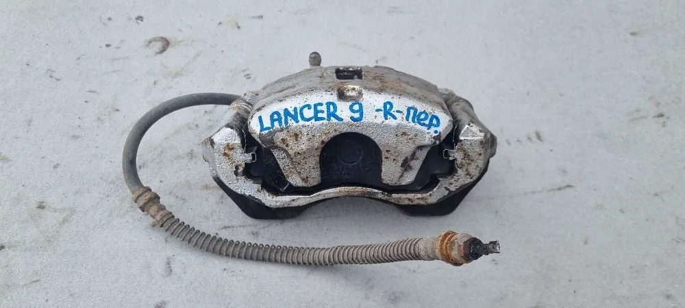 Суппорт передний правый Mitsubishi Lancer 9