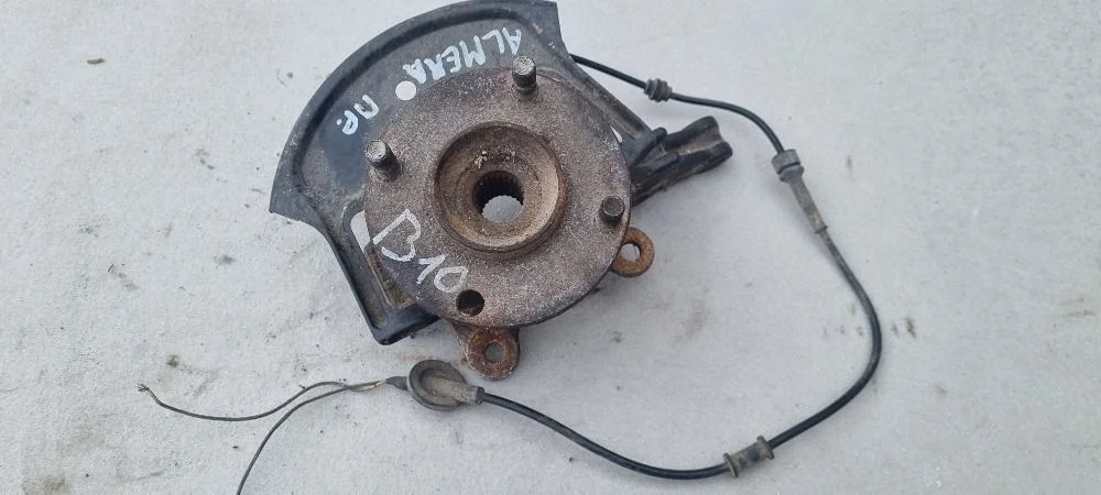 Кулак поворотный передний правый Nissan Almera B10