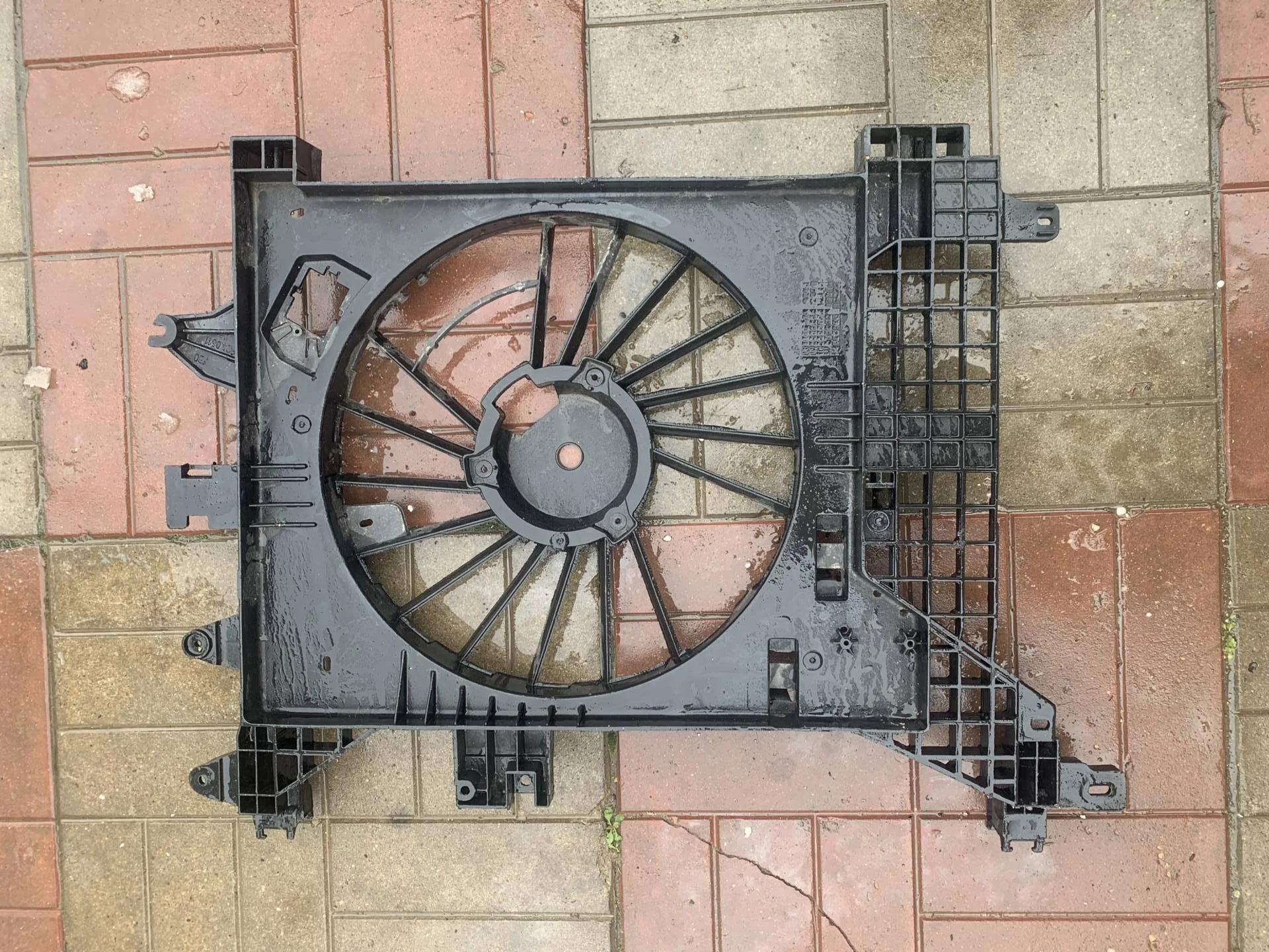 Диффузор вентилятора Renault Duster 2011-2015г