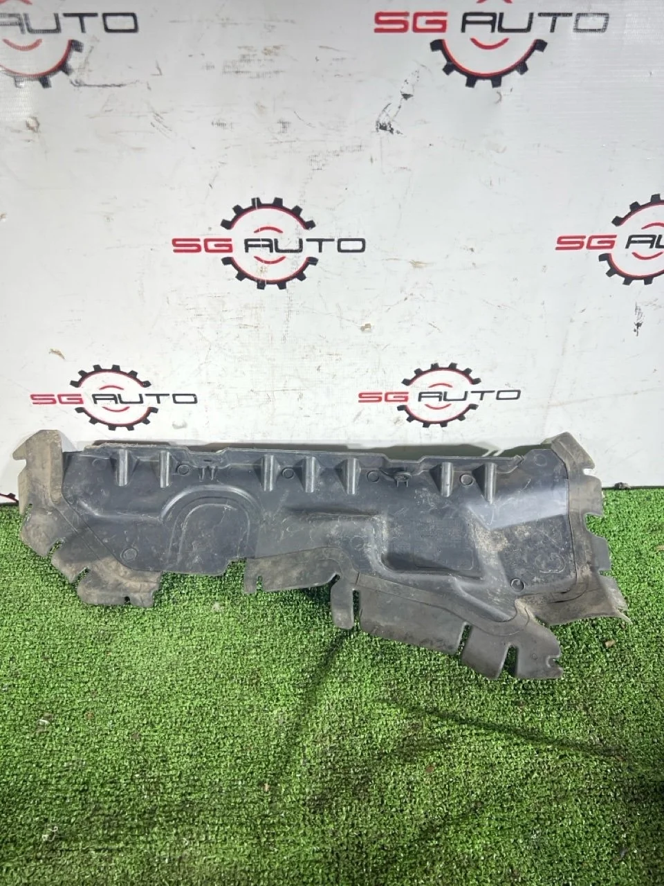 Дефлектор радиатора Peugeot 308