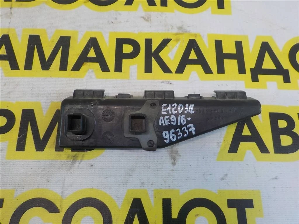 Кронштейн заднего бампера левый Toyota Corolla IX (2000—2004)