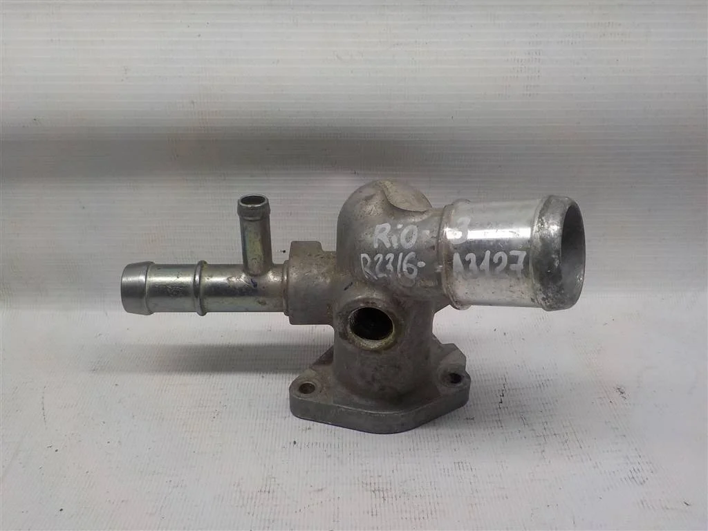 Фланец двигателя системы охлаждения KIA RIO III (2011—2015)