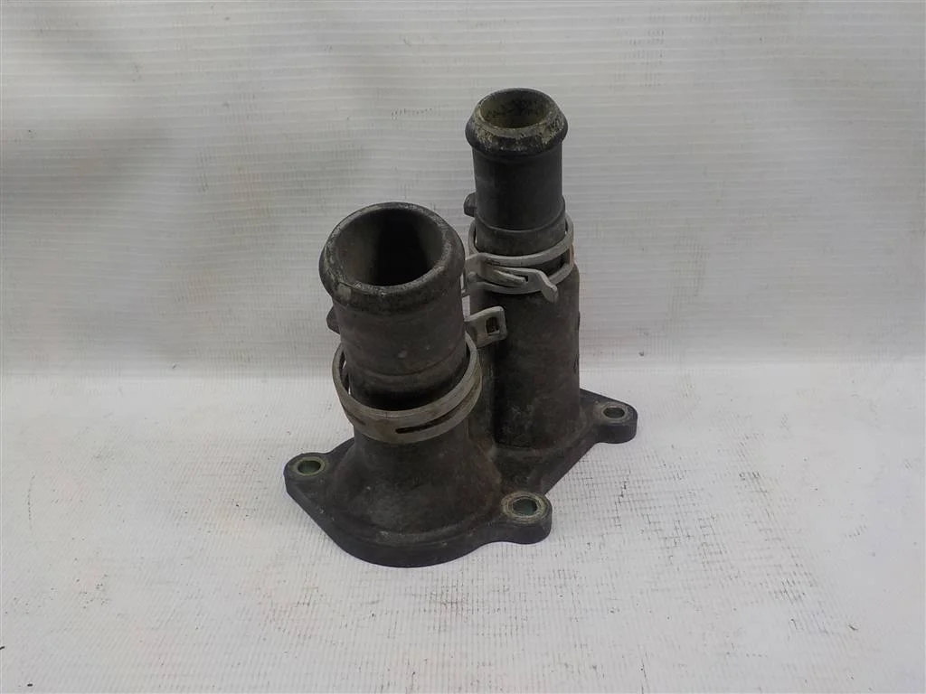 Крышка термостата Ford Focus II (2005—2008)