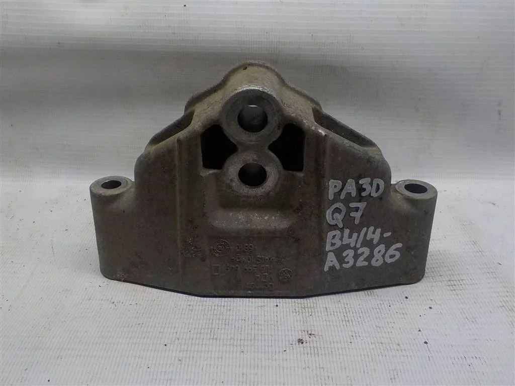 Кронштейн КПП Audi Q7 4L (2005—2009)