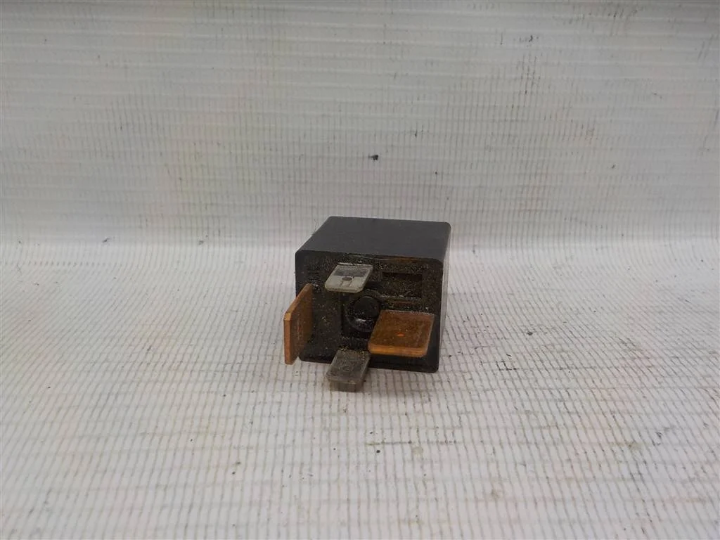 Реле Mitsubishi Outlander I (2002—2009)