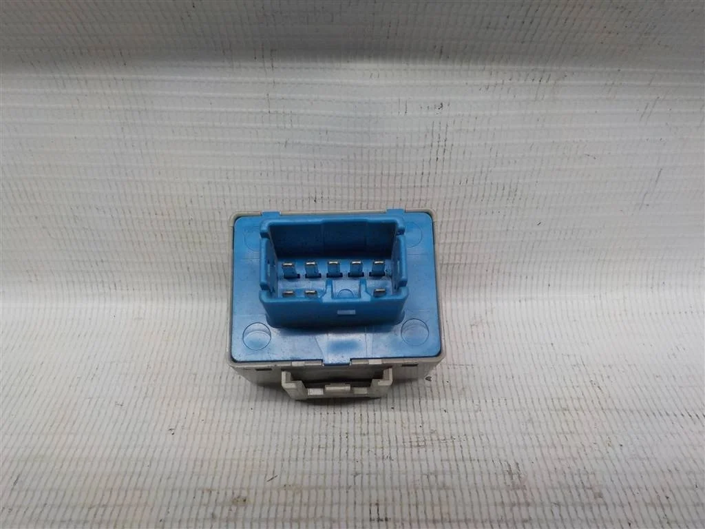 Реле поворотов Toyota Corolla X (2006—2010)