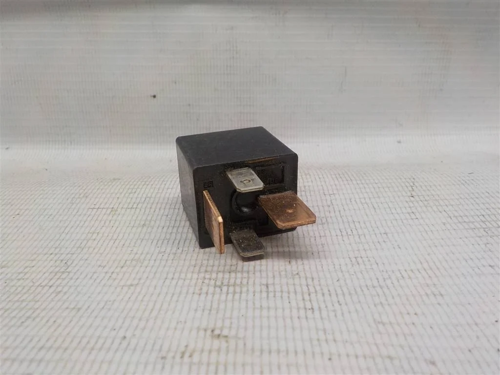 Реле Mitsubishi Outlander I (2002—2009)