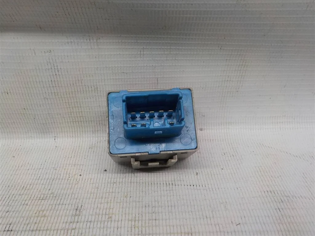 Реле поворотов Toyota Corolla X (2006—2010)