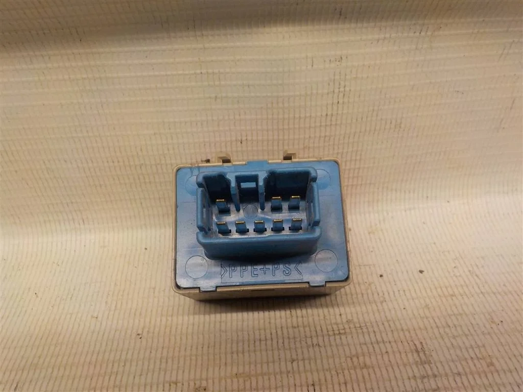 Реле поворотов Toyota Corolla X (2006—2010)