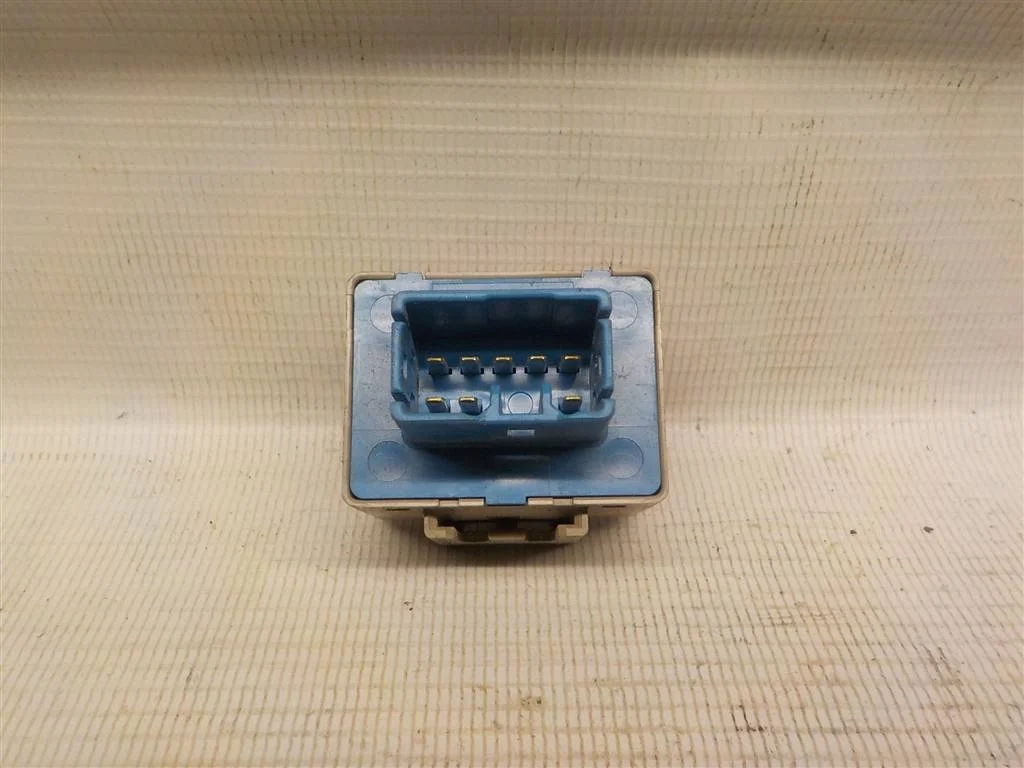 Реле поворотов Toyota Auris E150 (2006—2010)