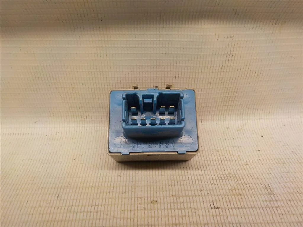 Реле поворотов Toyota Corolla X (2006—2010)