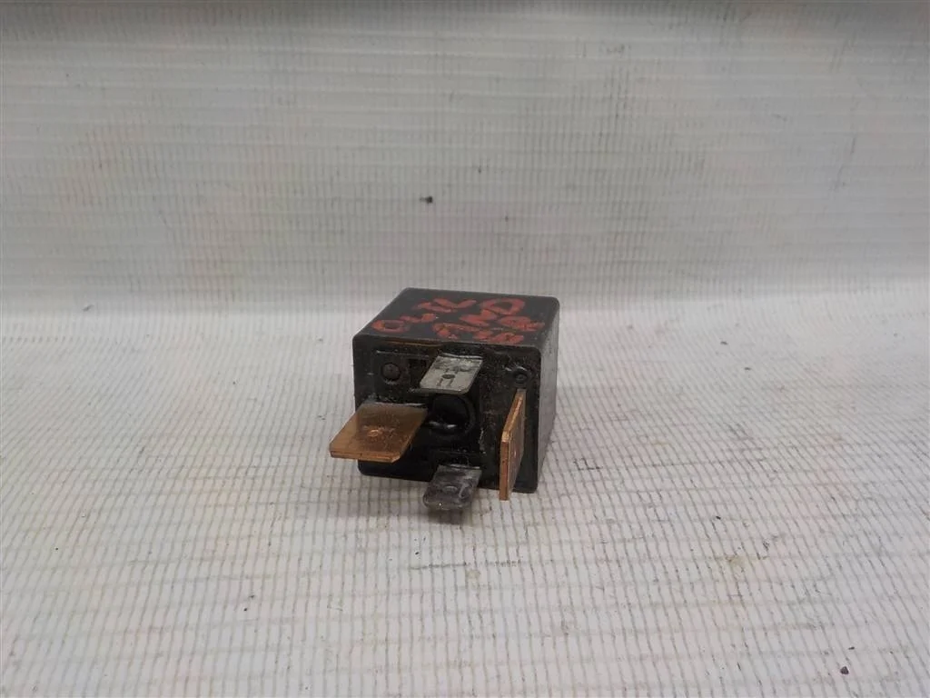 Реле Mitsubishi Outlander I (2002—2009)