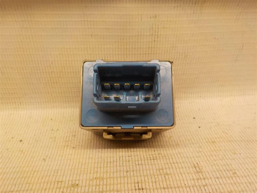 Реле поворотов Toyota Corolla X (2006—2010)