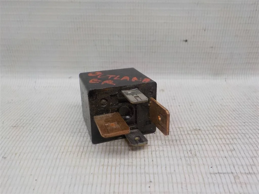 Реле Mitsubishi Outlander I (2002—2009)