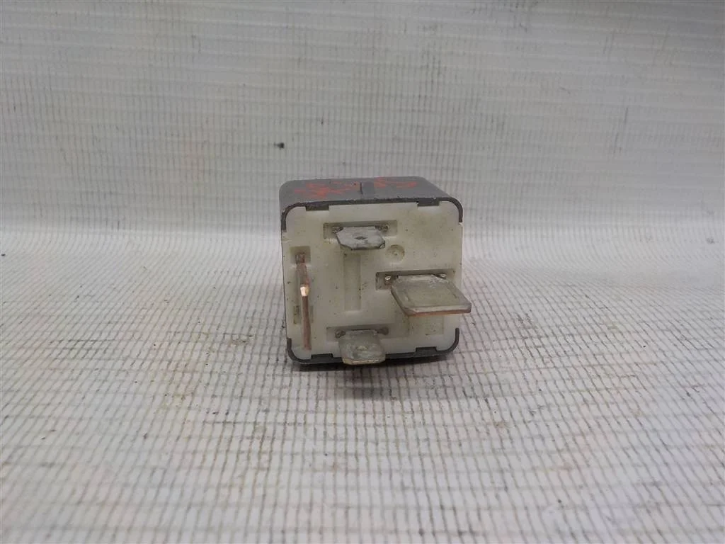 Реле Toyota Prius II (2003—2005)