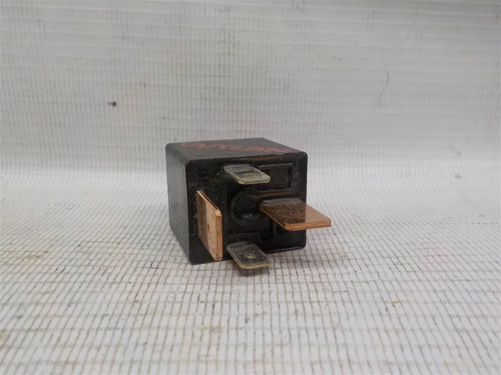 Реле Mitsubishi Outlander I (2002—2009)