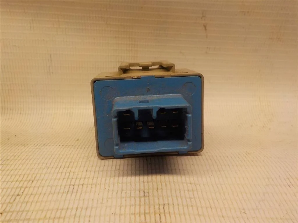 Реле поворотов Toyota Prius II (2003—2005)