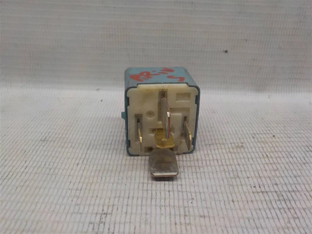 Реле поворотов Toyota Prius II (2003—2005)