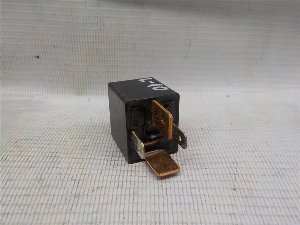 Реле Mitsubishi Outlander I (2002—2009)