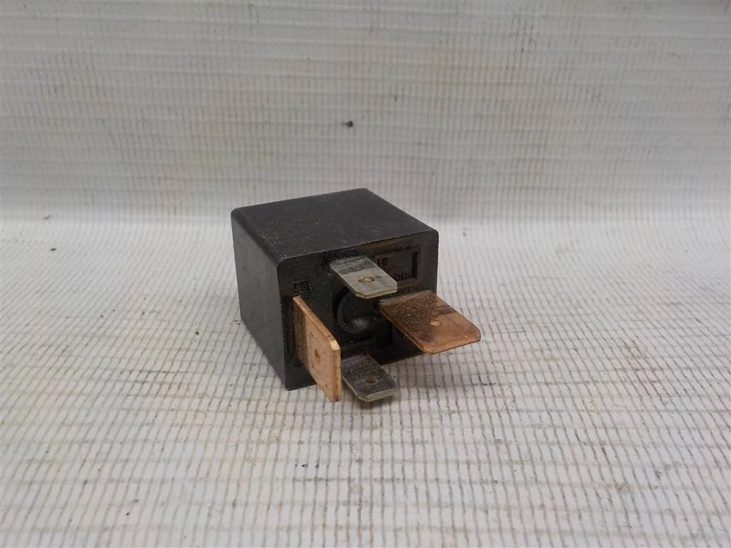 Реле Mitsubishi Outlander I (2002—2009)