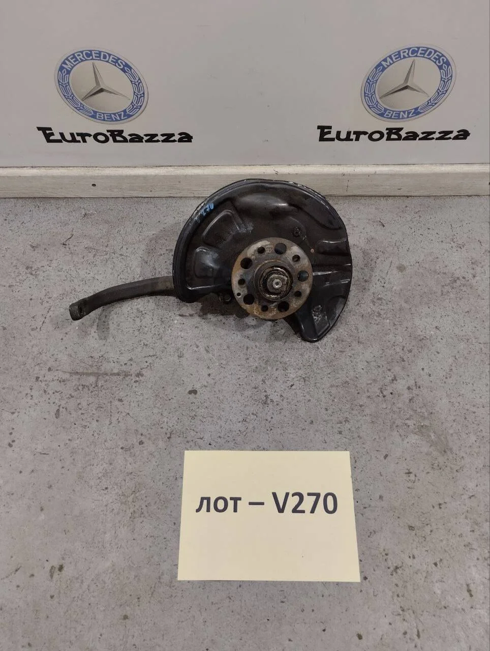 Поворотный кулак передний правый Mercedes R230