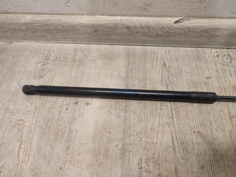 Упор капота VW Touareg NF 2013 7P