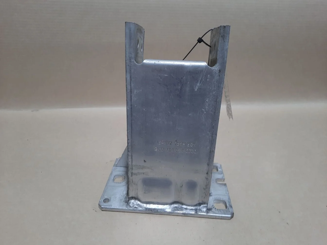 Кронштейн усилителя переднего бампера левый для Audi A4 B8 2007-2015