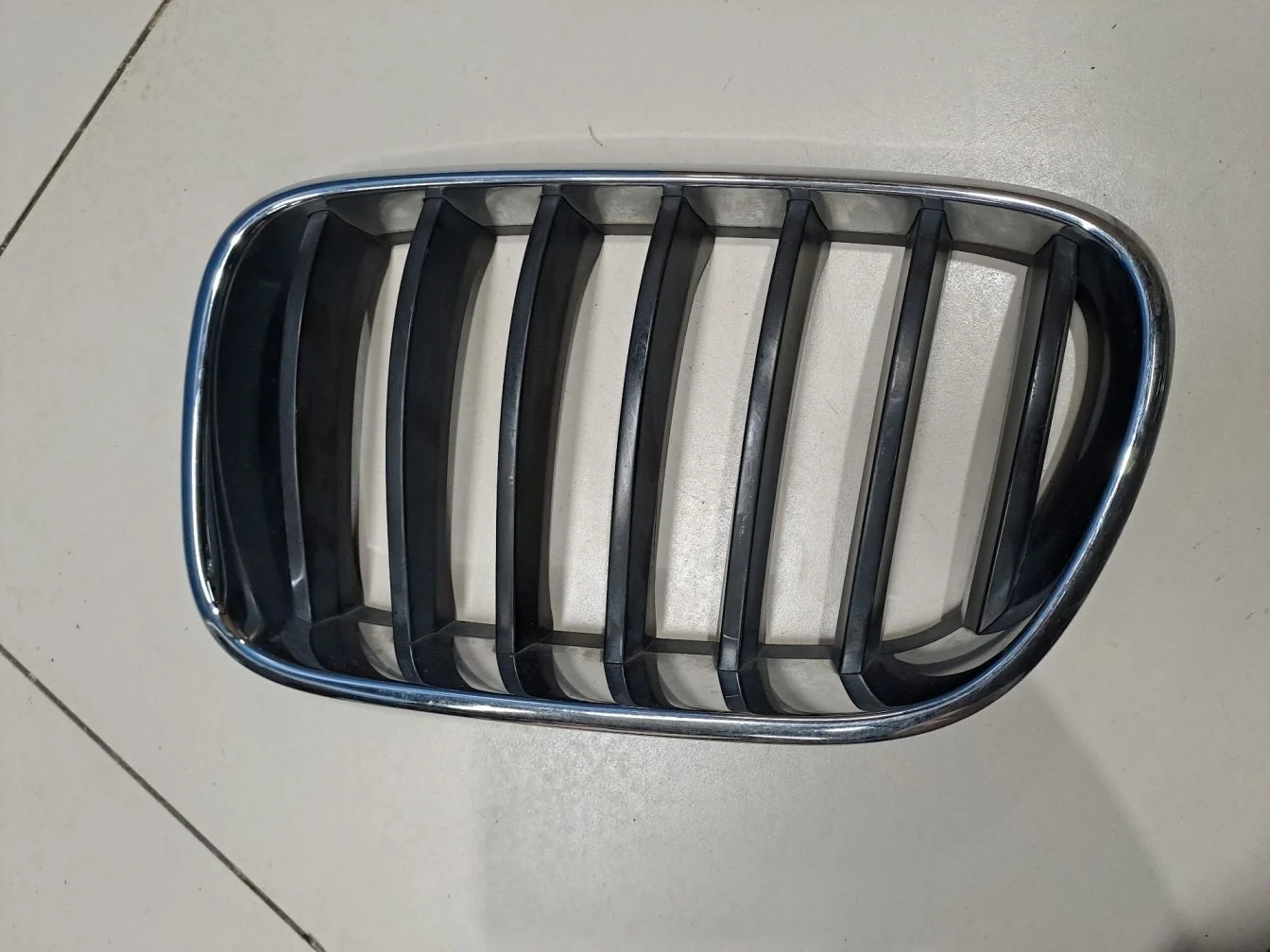 Решетка радиатора левая для BMW X3 F25 2010-2017
