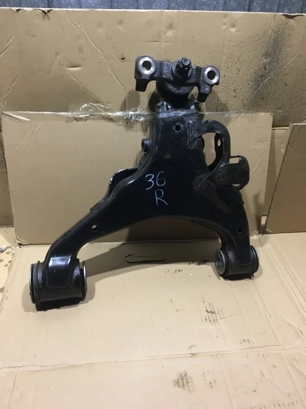 Рычаг передний нижний правый Lexus Lx570 2017 4806860030 URJ202 3UR-FE 5.7