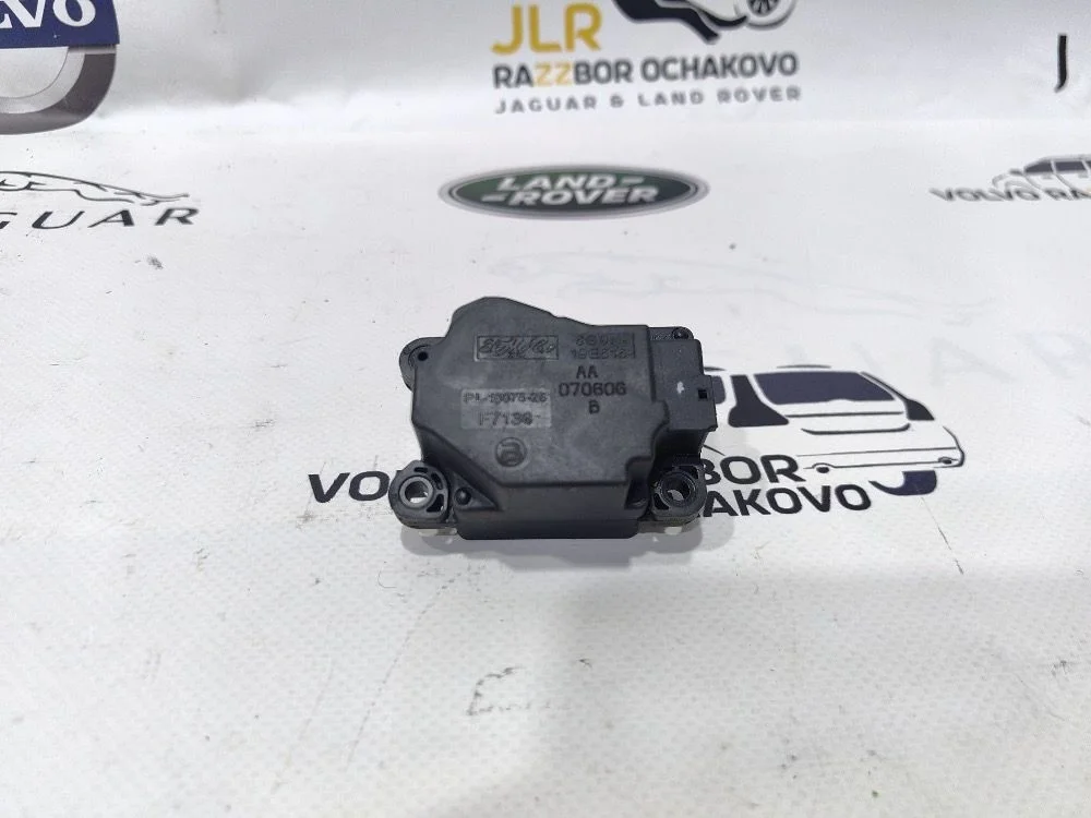 Моторчик заслонки отопителя Volvo S60 S80 XC70 V70 S80 II (2006—2010)