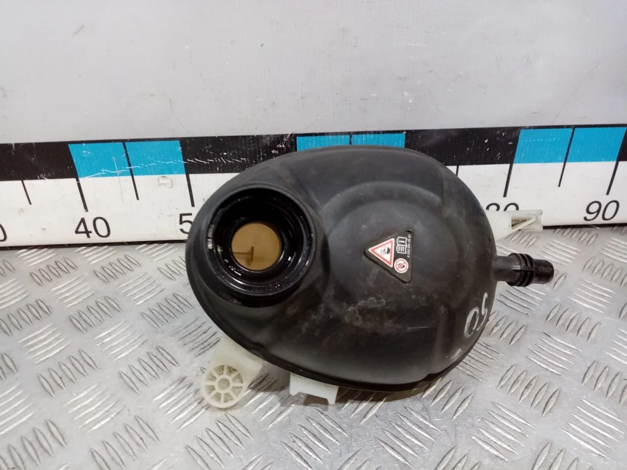 [Б/У] Бачок расширительный - (Состояние: нет 1 направляющей) [ХОРОШЕЕ] [Код: 00538553 ]