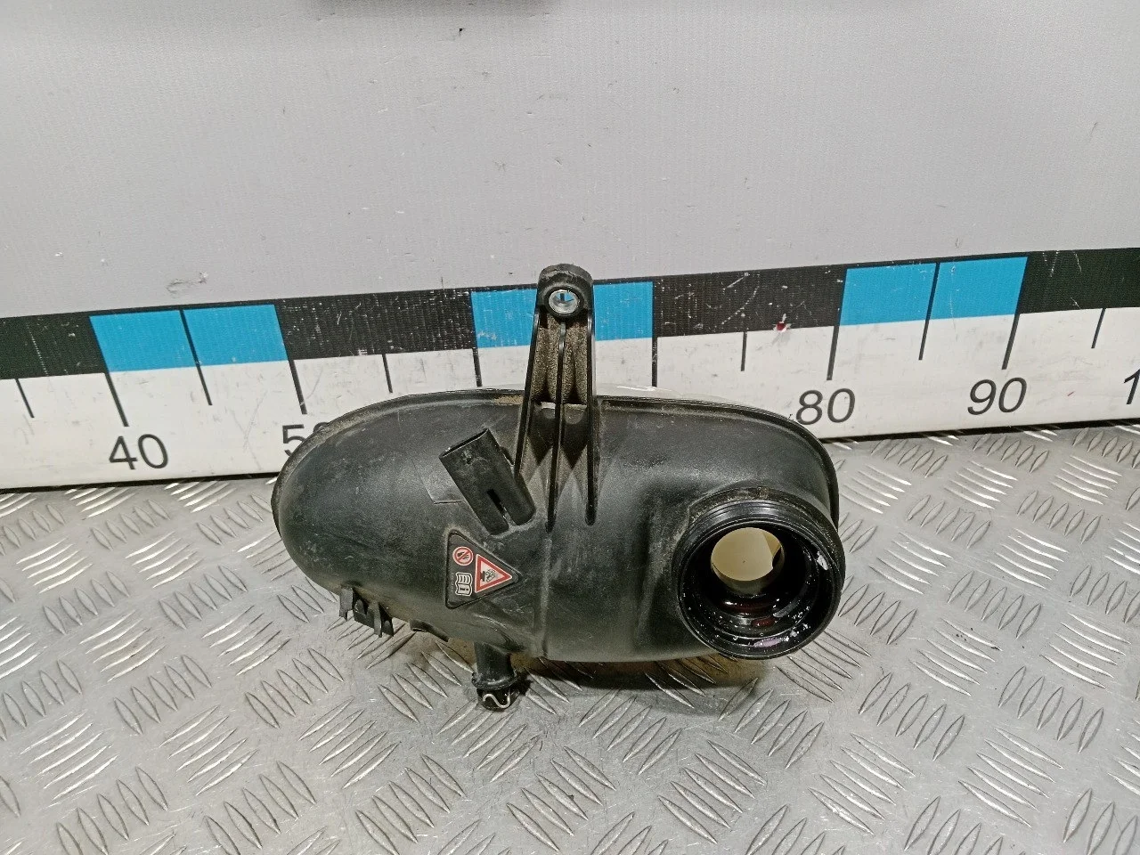 [Б/У] Бачок расширительный Mercedes W222 W217 - Дефект креплений [Незначительные дефекты] [Код: 00539277 ]