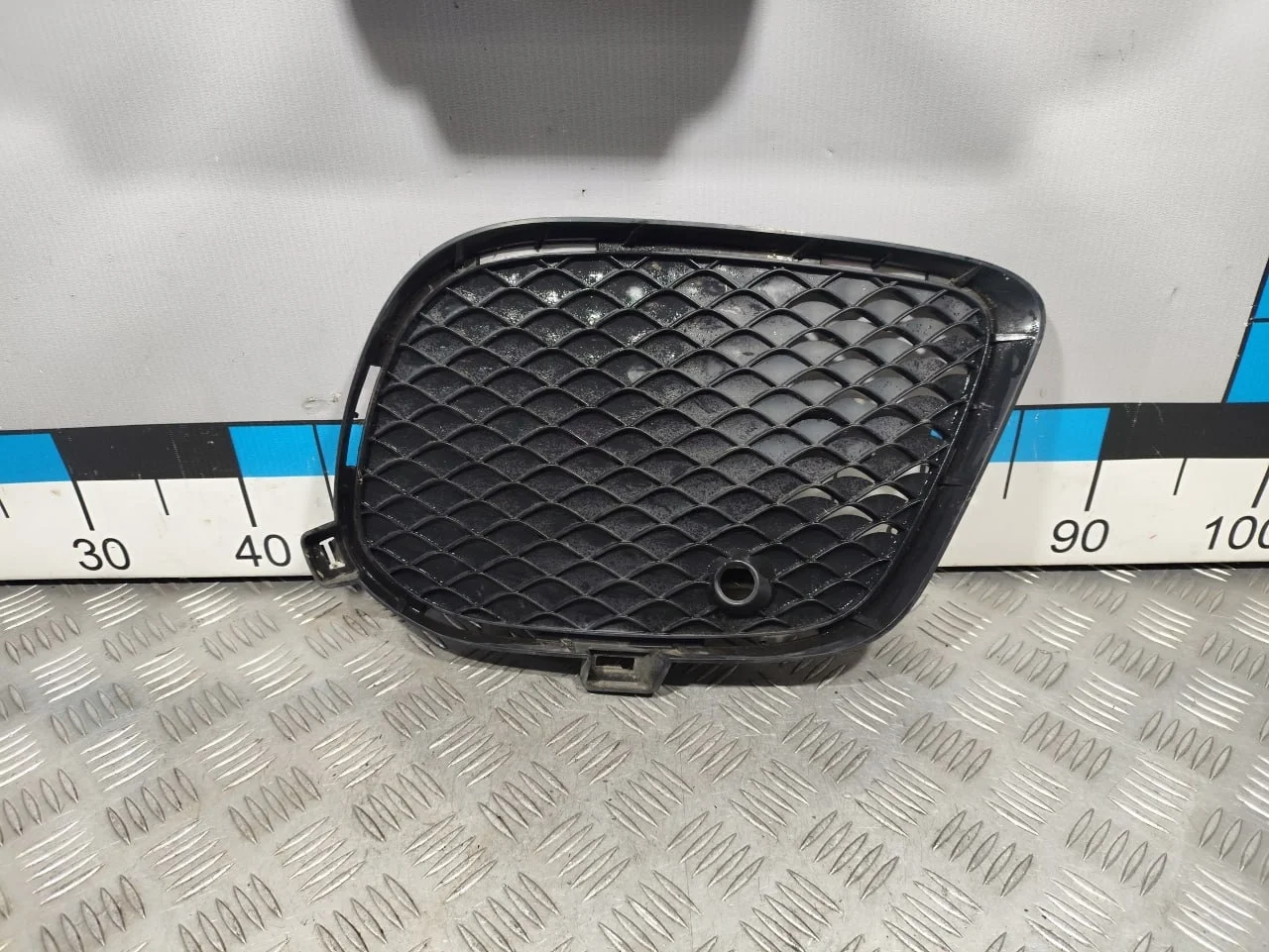 [Б/У] Решетка правая переднего бампера [Код: 00538311 ]
