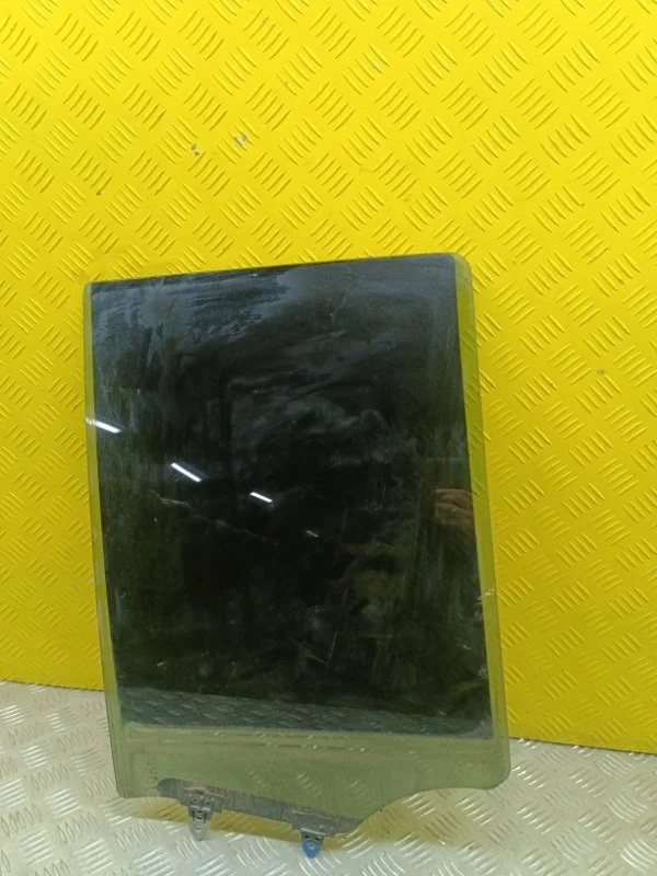 Стекло двери задней правой Nissan Navara (D40) 2004-2015 2010 82300EB320 ПИКАП 2.5 D YD25DDTI
