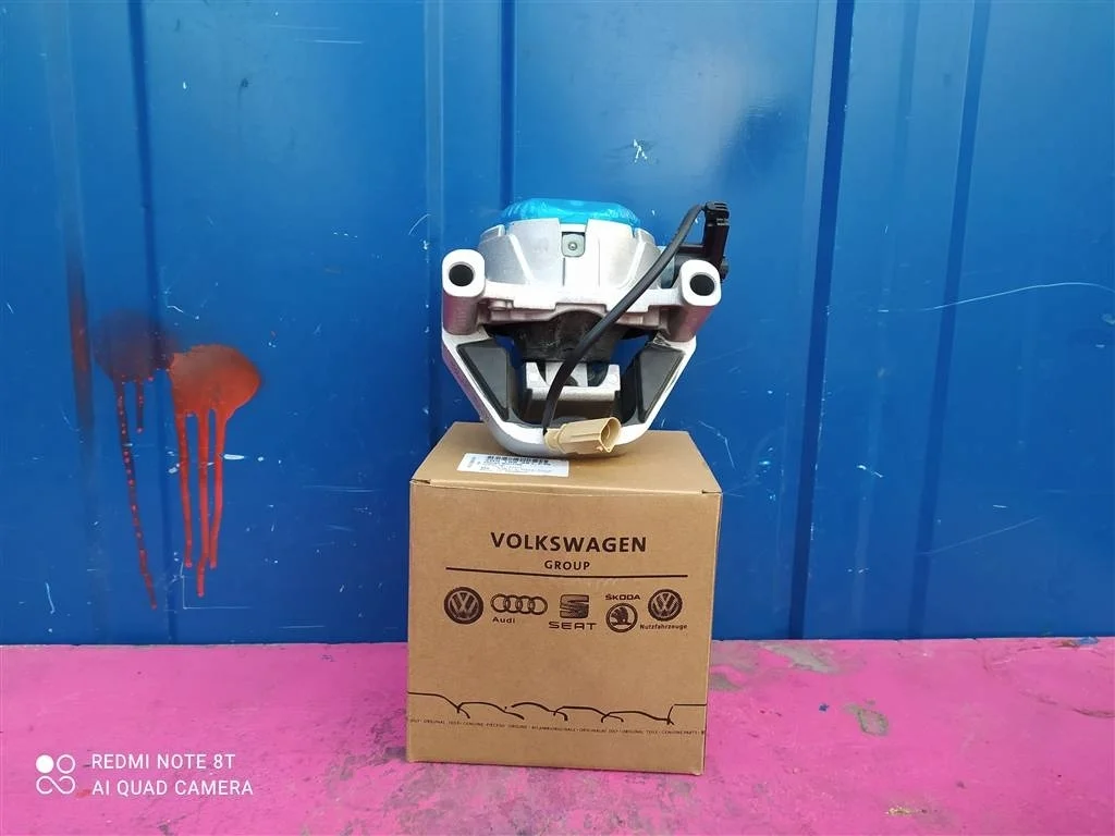 Новая опора подушка двигателя Audi A6 C7 2,8 3,0