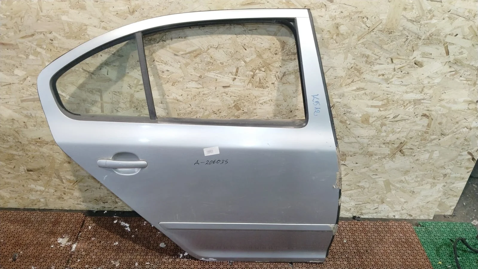 Дверь SKODA OCTAVIA 1Z 2004- задняя правая хэтчбек серебро б/у OCTAVIA 1Z(2004-2012)