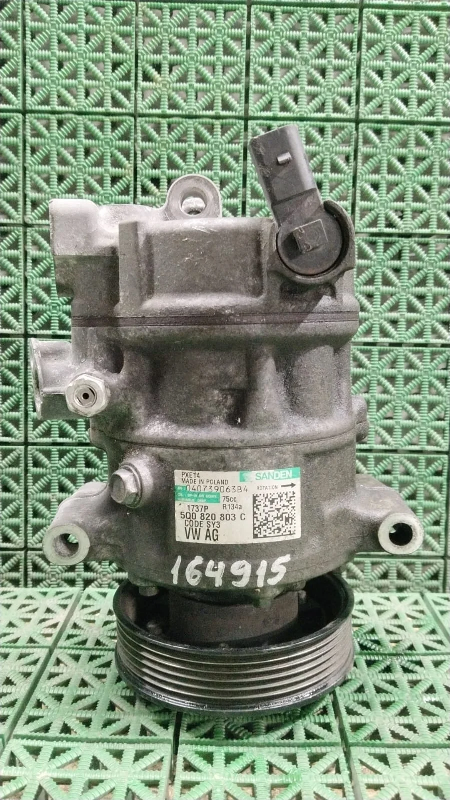 Компрессор кондиционера AUDI A3, SKODA OCTAVIA A7, RAPID, VOLKSWAGEN 1,6/1,8/1,9/2,0 2010- пласт б/у OCTAVIA A7(2013-;RAPID(2013-;GOLF 7(2013-;PASSAT B7(2011-2015)