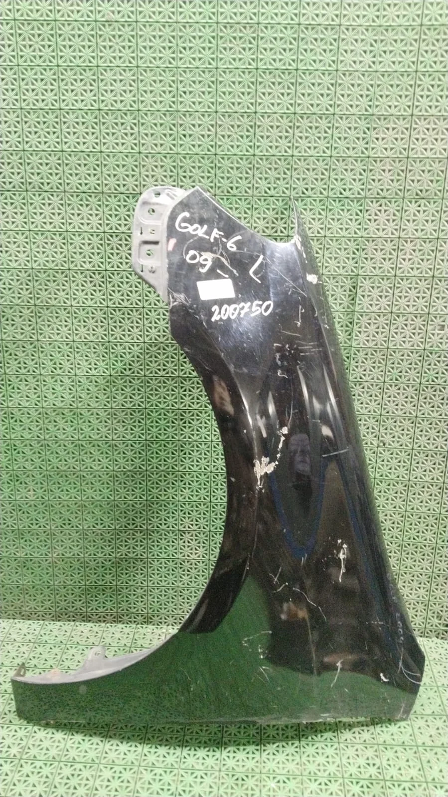 Крыло VOLKSWAGEN GOLF 6 2009- переднее левое чёрное б/у GOLF 6(2009-2013)