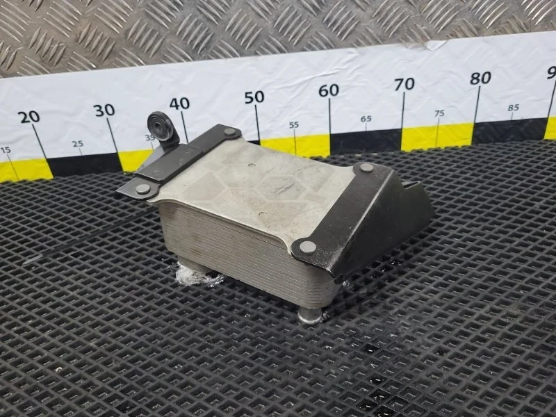 Радиатор масляный Audi A8 2009 4E0317021H D3 BVJ 4.2