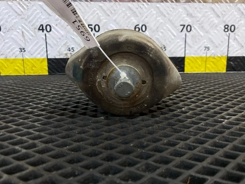 Подушка АКПП Audi A6 2000 8D0399151J C5 APR 2.8