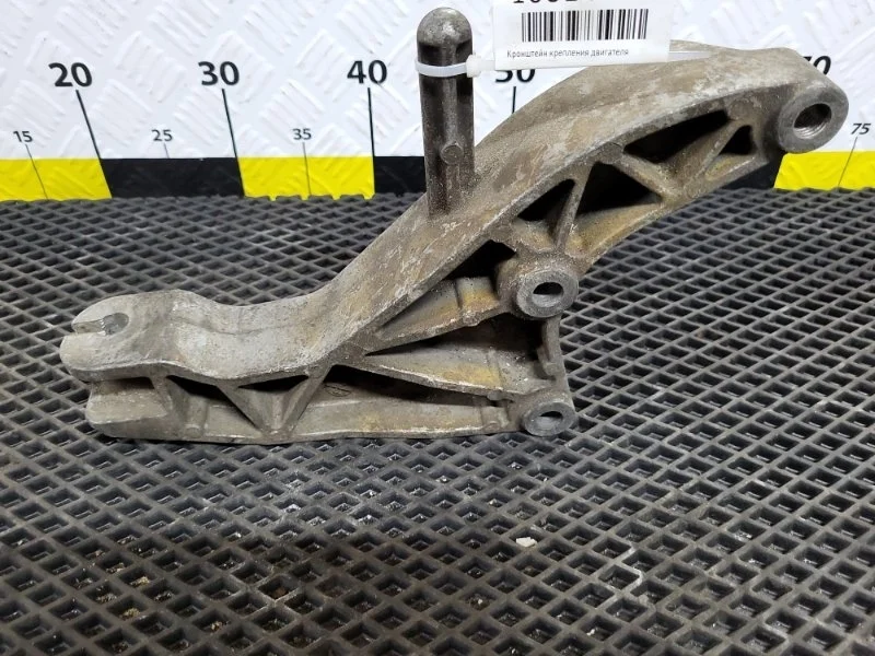 Кронштейн крепления двигателя Opel Astra H 24459824 L35 Z13DTH, задний