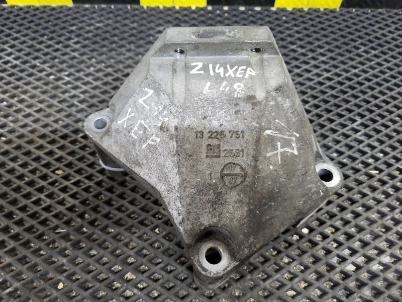 Кронштейн крепления двигателя Opel Astra 2007 13226751 L48 Z14XEP