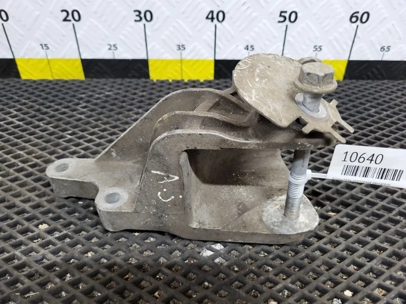 Кронштейн крепления двигателя Opel Astra J 2011 13248663 P10 A16XER