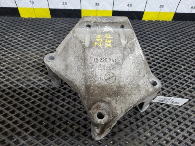 Кронштейн крепления двигателя Opel Astra 2007 13226751 L48 Z14XEP