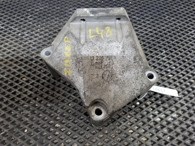 Кронштейн крепления двигателя Opel Astra 2007 13226751 L48 Z14XEP, правый