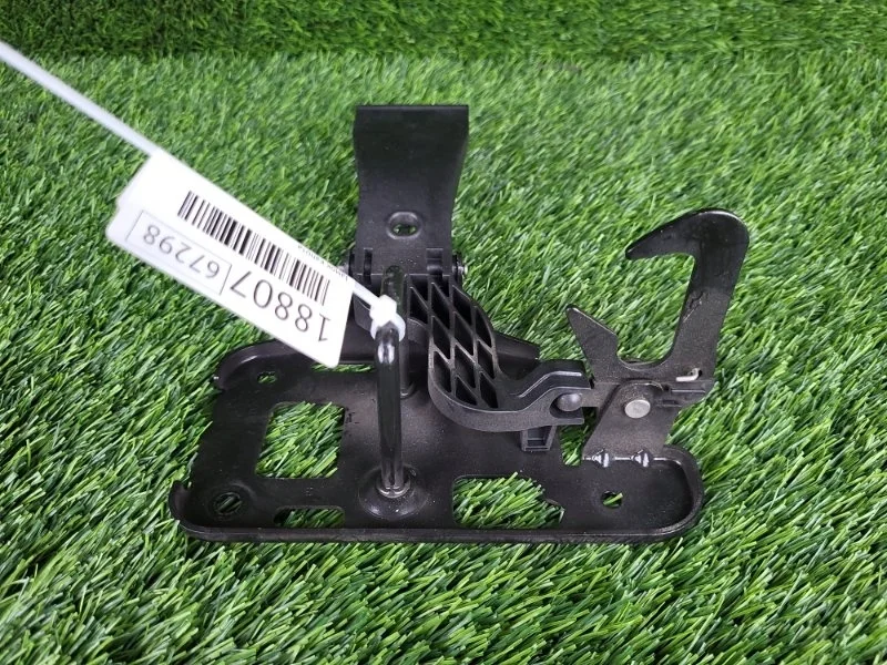 Замок капота Audi A4 2012 8T0823480 B8 CDN 2.0T