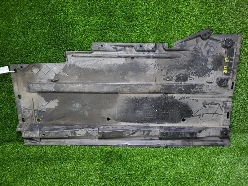 Защита днища Audi A4 2009 8K0825207 B8 CDH 1.8T, левая