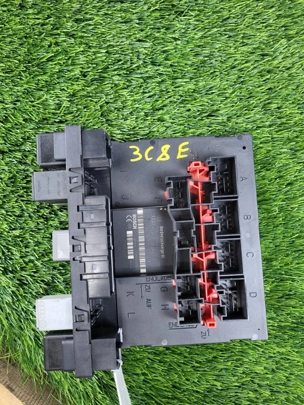 Блок комфорта Volkswagen Tiguan 2012 3C8937049E 5N CCZ 2.0T