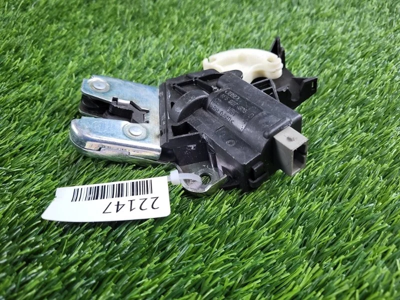 Замок багажника Audi A6 2005 4F5827505D C6 AUK 3.2